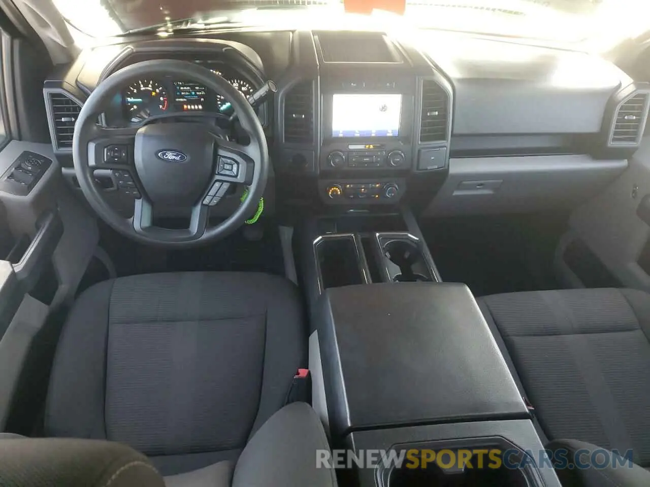 8 fotografías del automóvil dañado 1FTEW1CP2LKE23044 FORD F-150 2020