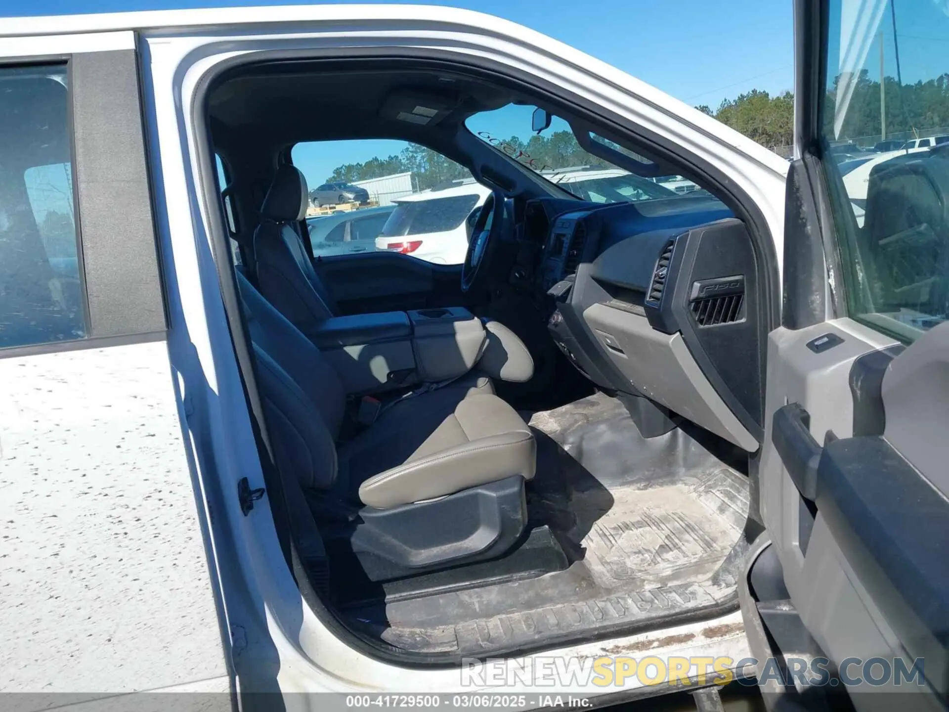 5 fotografías del automóvil dañado 1FTEW1E58LFB38174 FORD F-150 2020