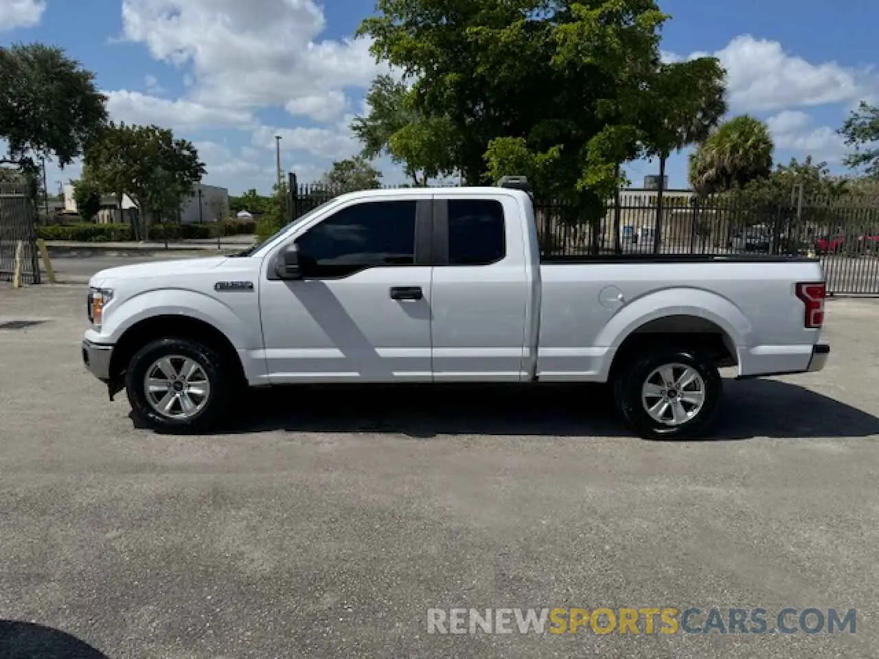 12 fotografías del automóvil dañado 1FTEX1C50LKE46270 FORD F-150 2020