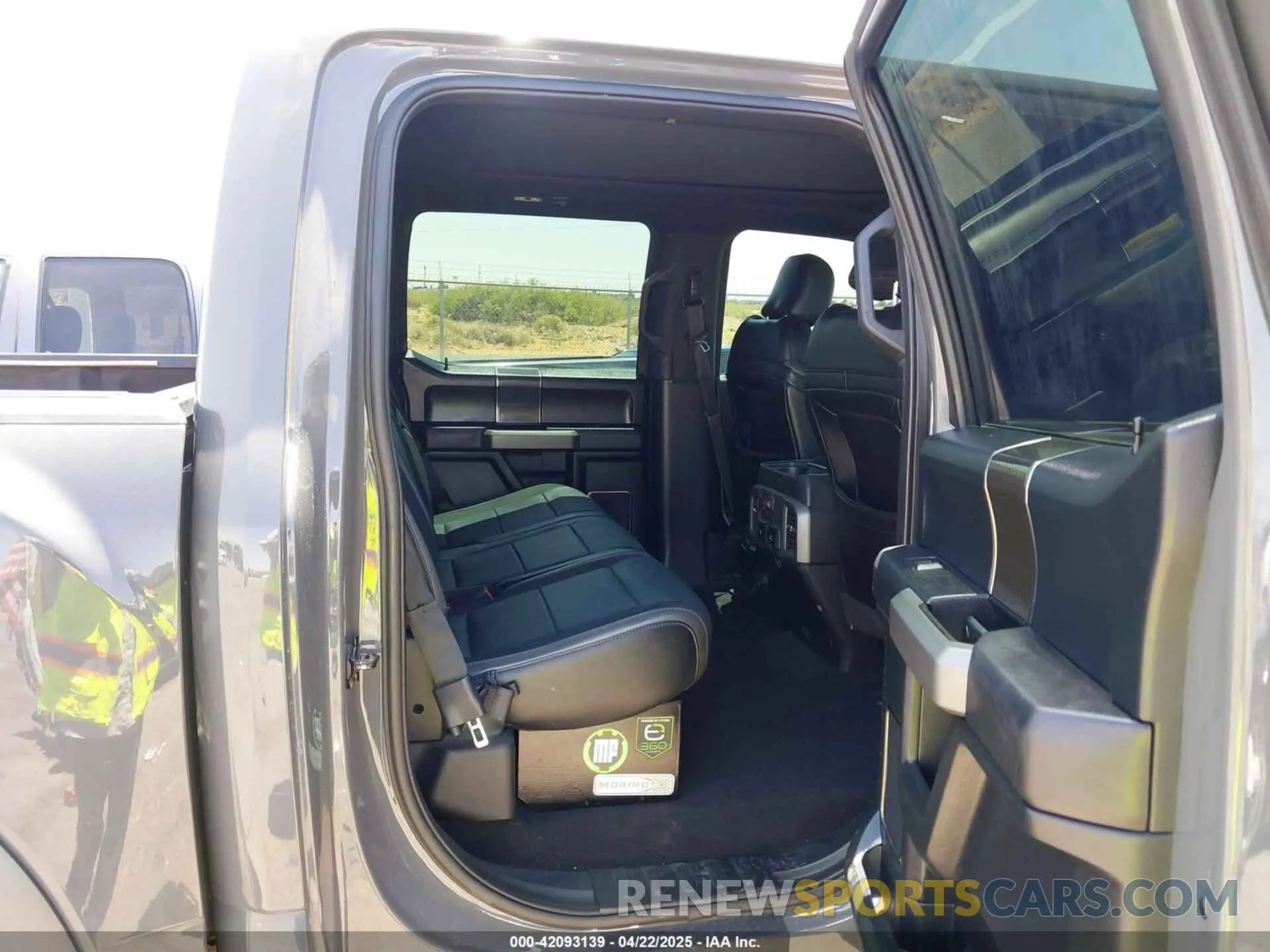 8 fotografías del automóvil dañado 1FTFW1RG9LFB35011 FORD F-150 2020