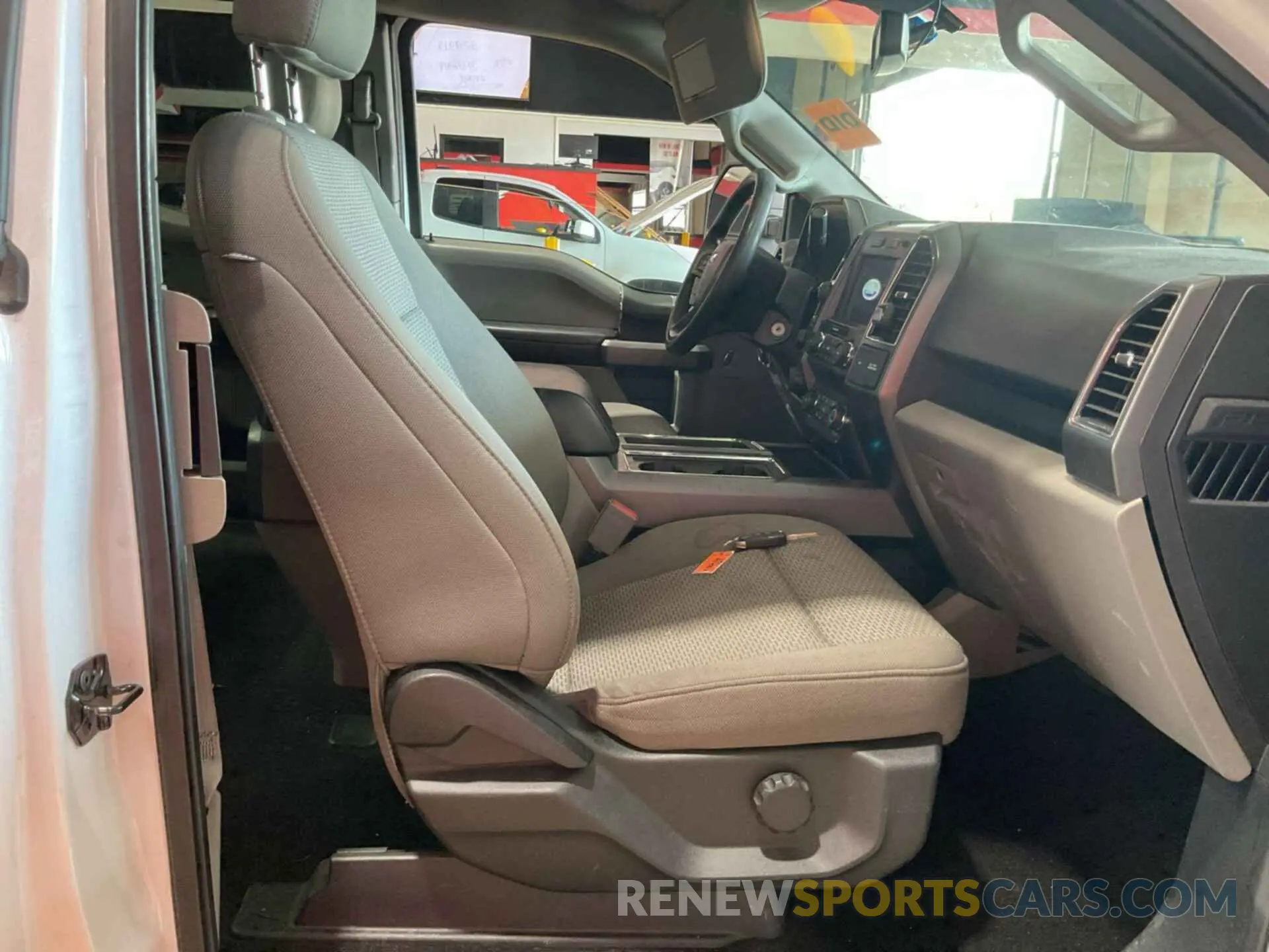 5 fotografías del automóvil dañado 1FTFX1E47LKD53321 FORD F-150 2020