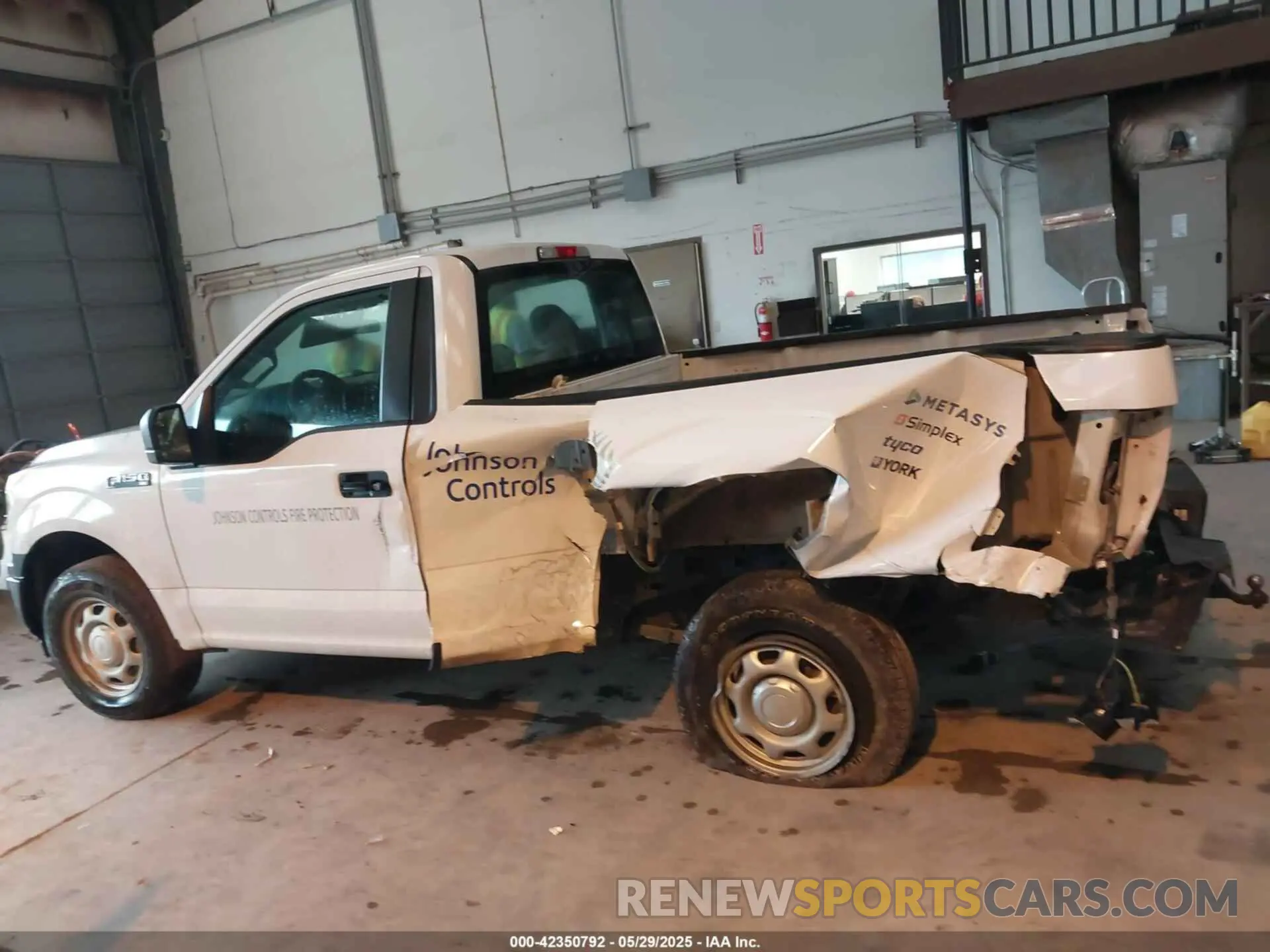 14 fotografías del automóvil dañado 1FTMF1CB4LKE11817 FORD F-150 2020