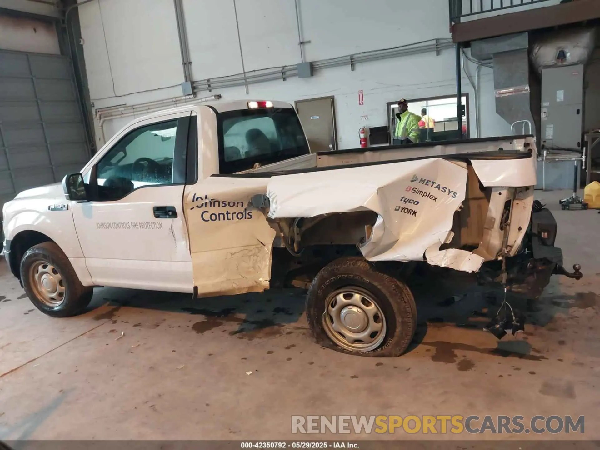 6 fotografías del automóvil dañado 1FTMF1CB4LKE11817 FORD F-150 2020