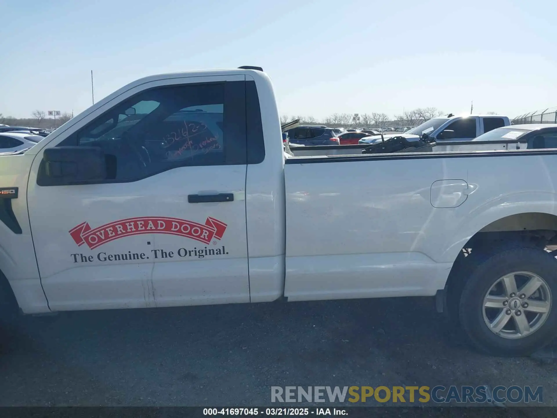 14 fotografías del automóvil dañado 1FTMF1C54MKE87761 FORD F-150 2021