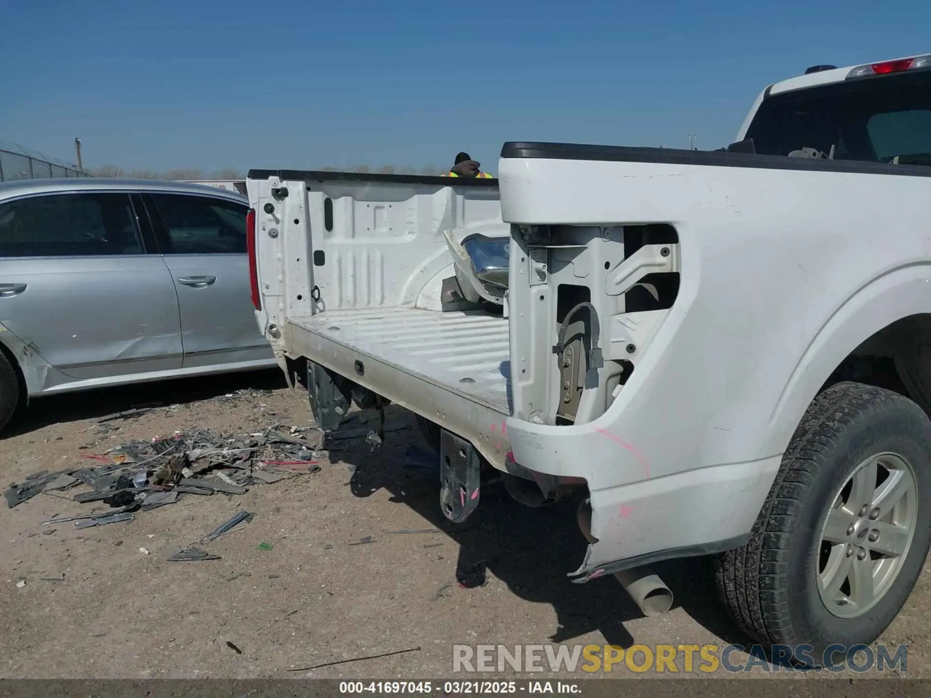 17 fotografías del automóvil dañado 1FTMF1C54MKE87761 FORD F-150 2021