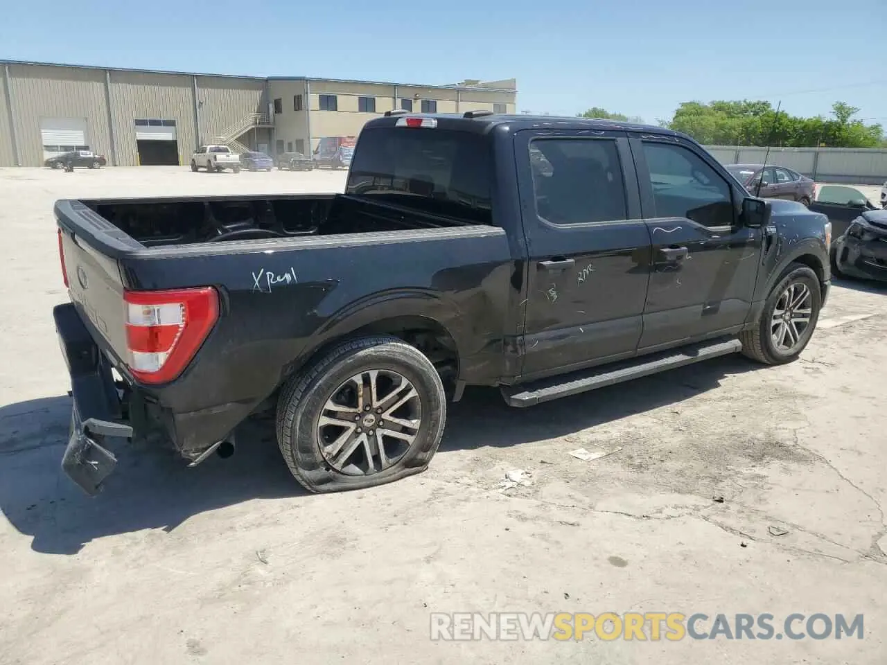 3 fotografías del automóvil dañado 1FTEW1CP5NKD37004 FORD F-150 2022