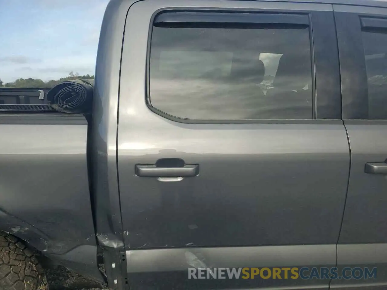 10 fotografías del automóvil dañado 1FTEW1EP1NFB82926 FORD F-150 2022