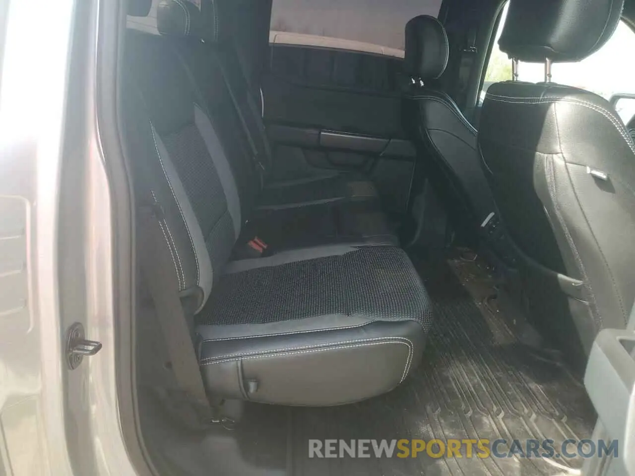 10 fotografías del automóvil dañado 1FTEW1EP1NKD63385 FORD F-150 2022