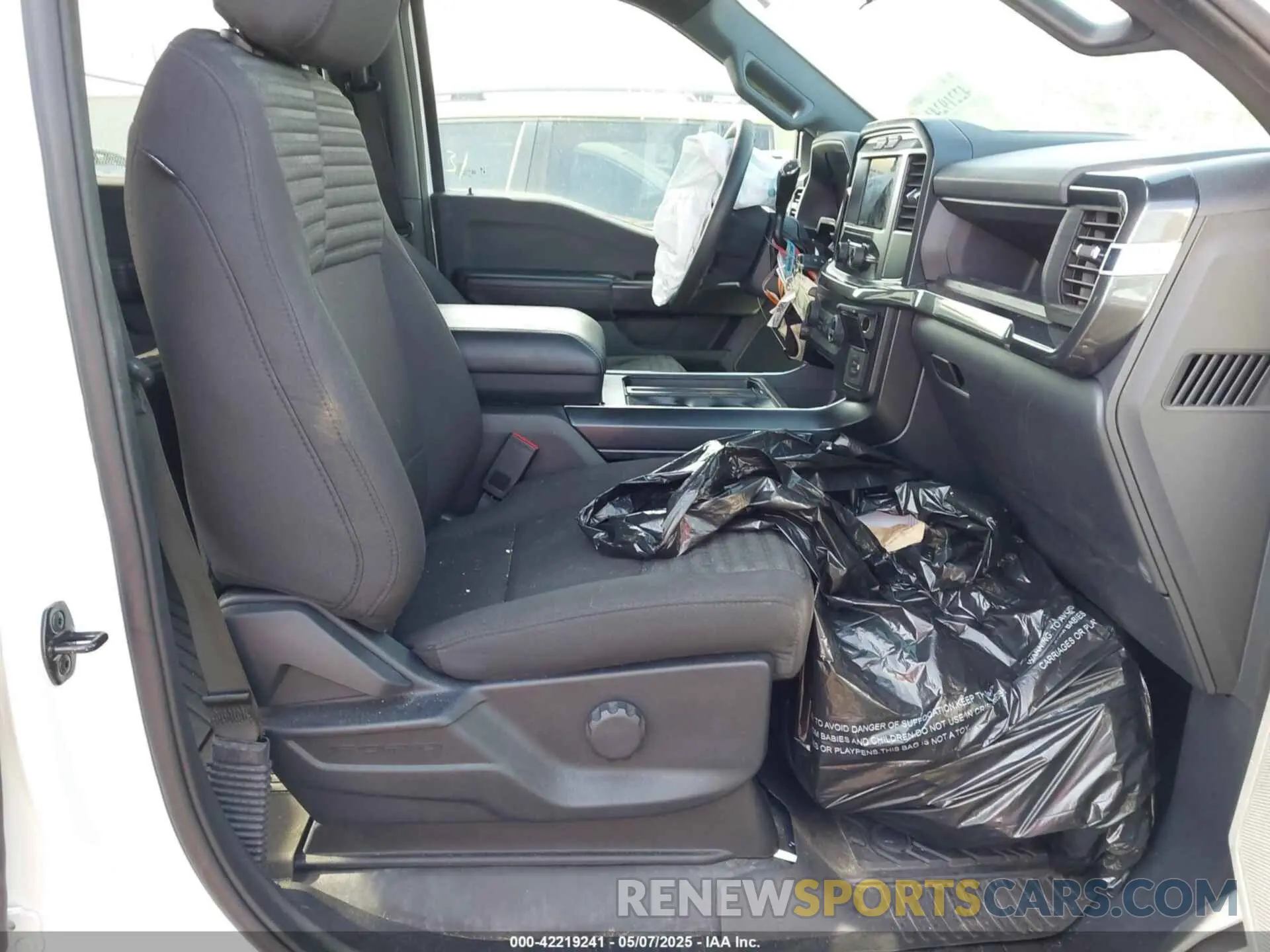 5 fotografías del automóvil dañado 1FTEW1EPXNFB76977 FORD F-150 2022