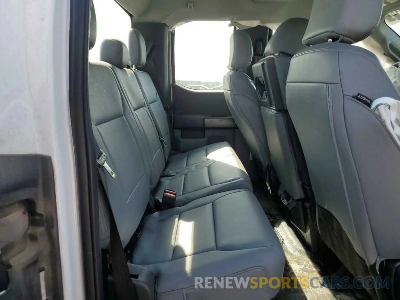10 fotografías del automóvil dañado 1FTEX1CB0NKD32035 FORD F-150 2022