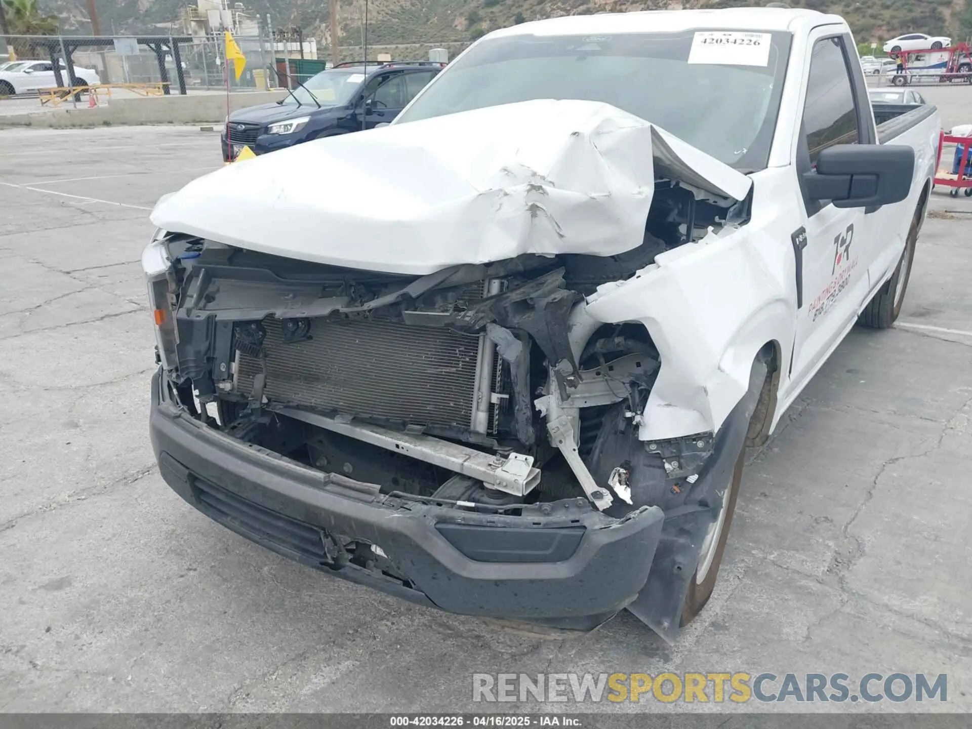 6 fotografías del automóvil dañado 1FTMF1CB4NKE51463 FORD F-150 2022