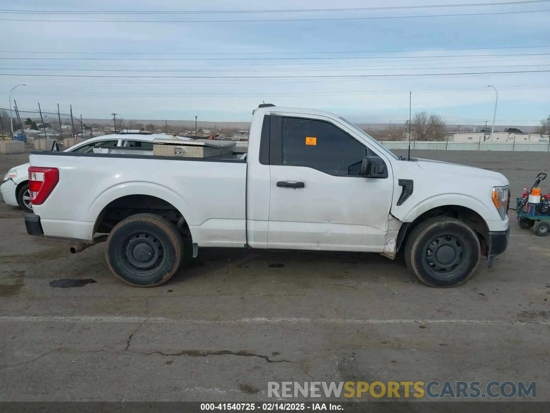 13 fotografías del automóvil dañado 1FTMF1CB8NKE34567 FORD F-150 2022