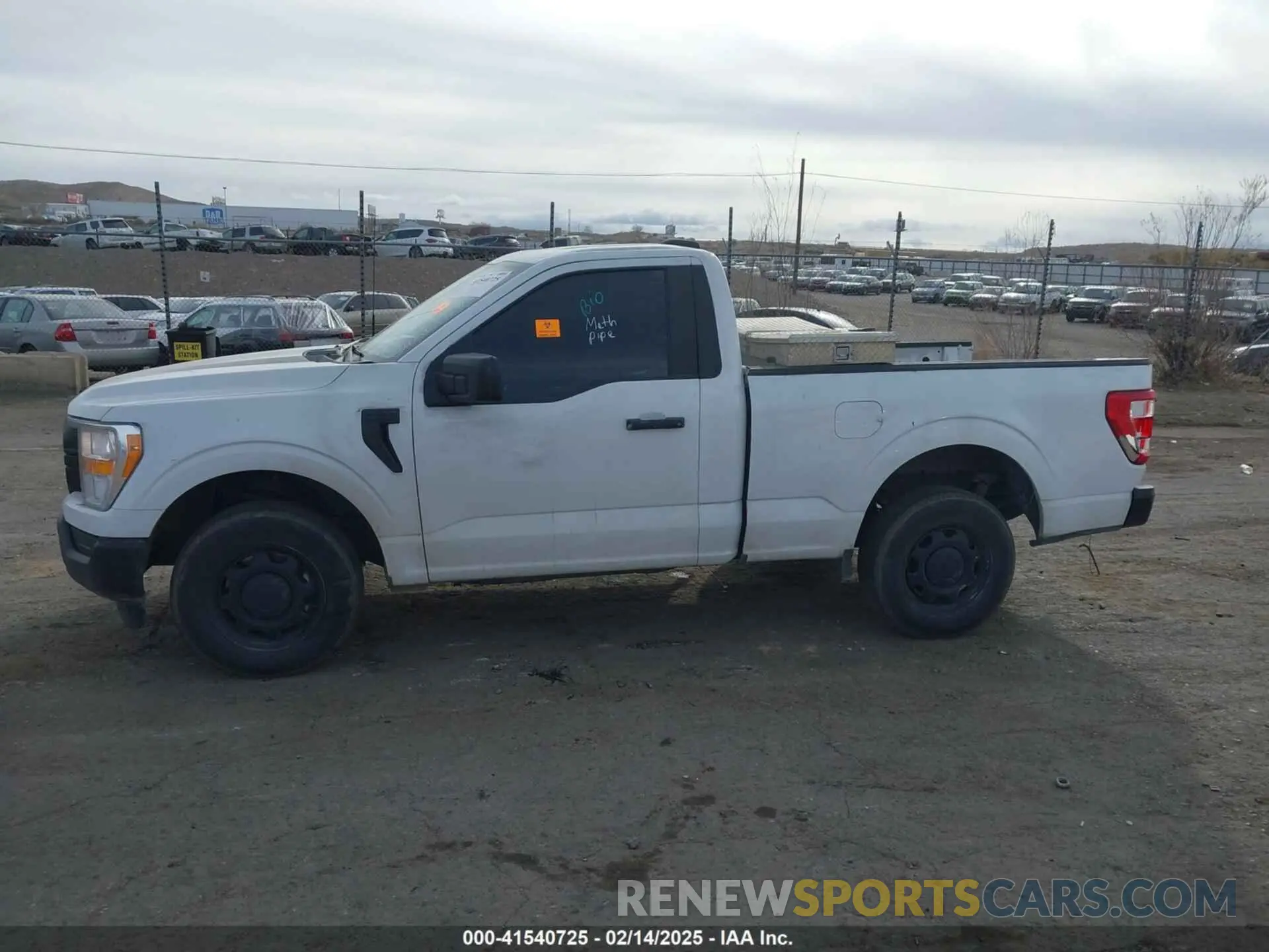 14 fotografías del automóvil dañado 1FTMF1CB8NKE34567 FORD F-150 2022