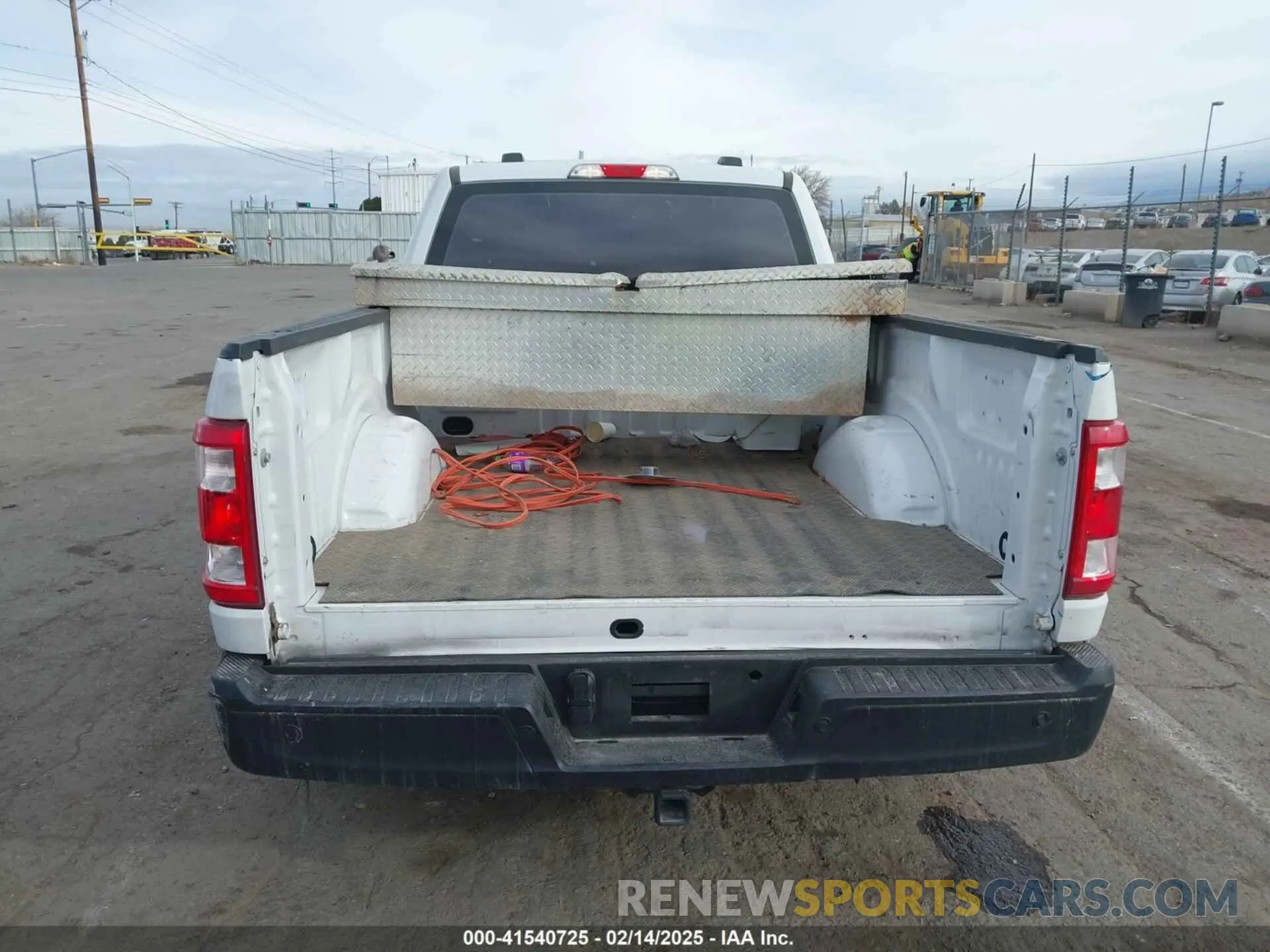 16 fotografías del automóvil dañado 1FTMF1CB8NKE34567 FORD F-150 2022