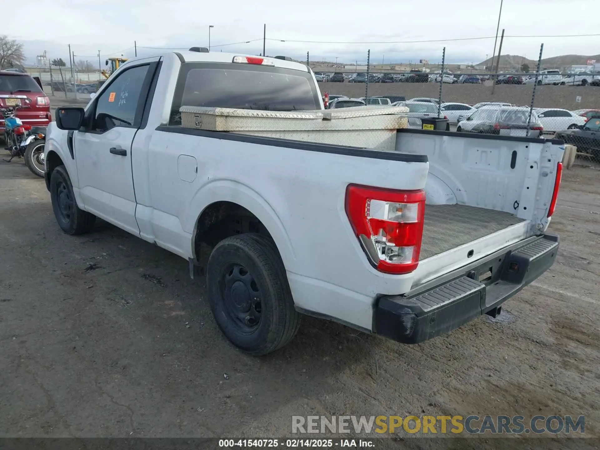 3 fotografías del automóvil dañado 1FTMF1CB8NKE34567 FORD F-150 2022
