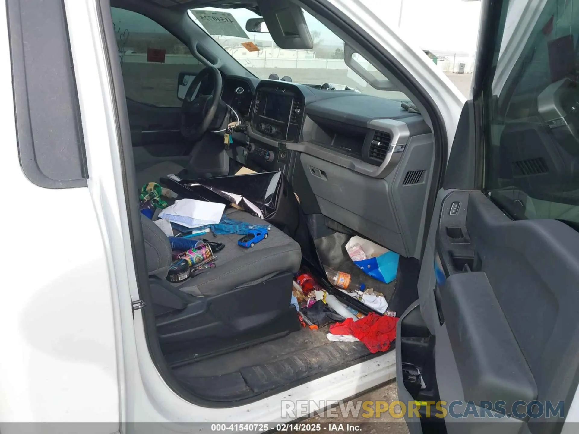 5 fotografías del automóvil dañado 1FTMF1CB8NKE34567 FORD F-150 2022