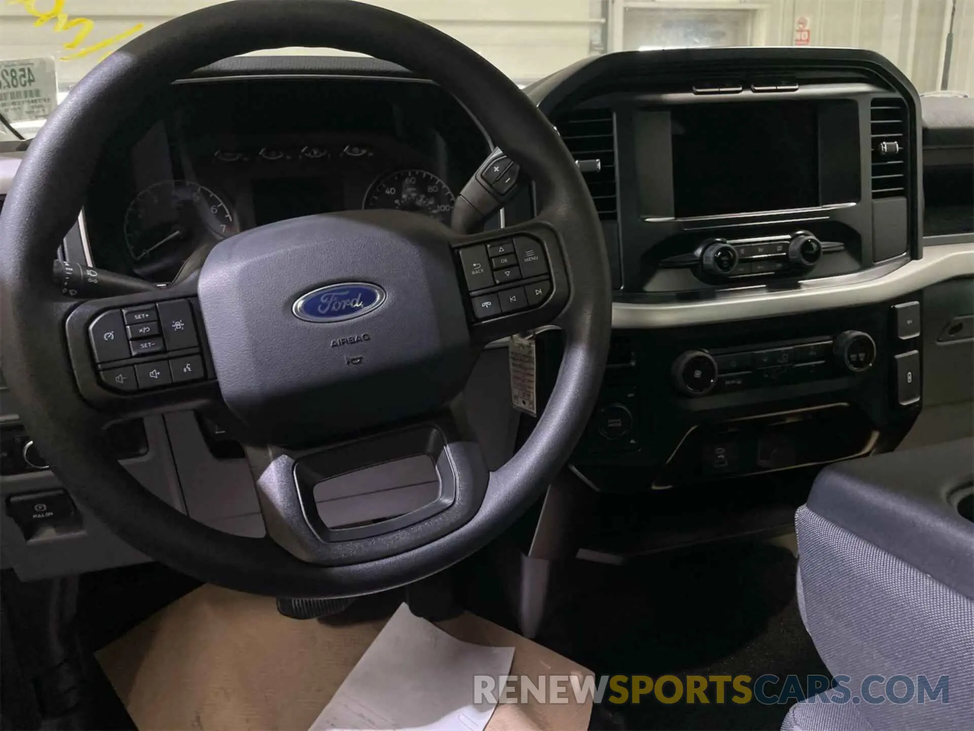 5 fotografías del automóvil dañado 1FTMF1EB4NKE05516 FORD F-150 2022
