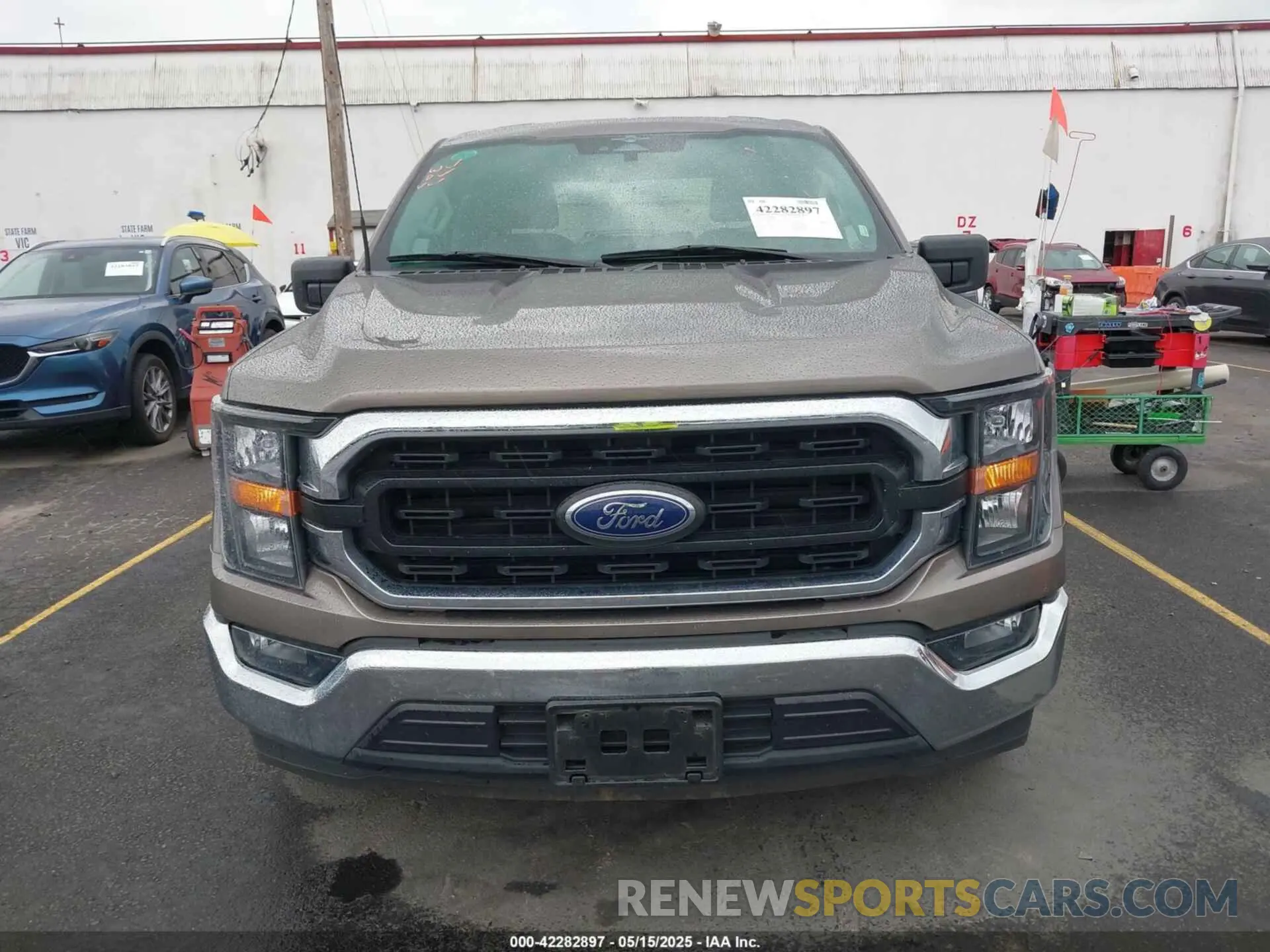 12 fotografías del automóvil dañado 1FTEW1C51PFB46321 FORD F-150 2023