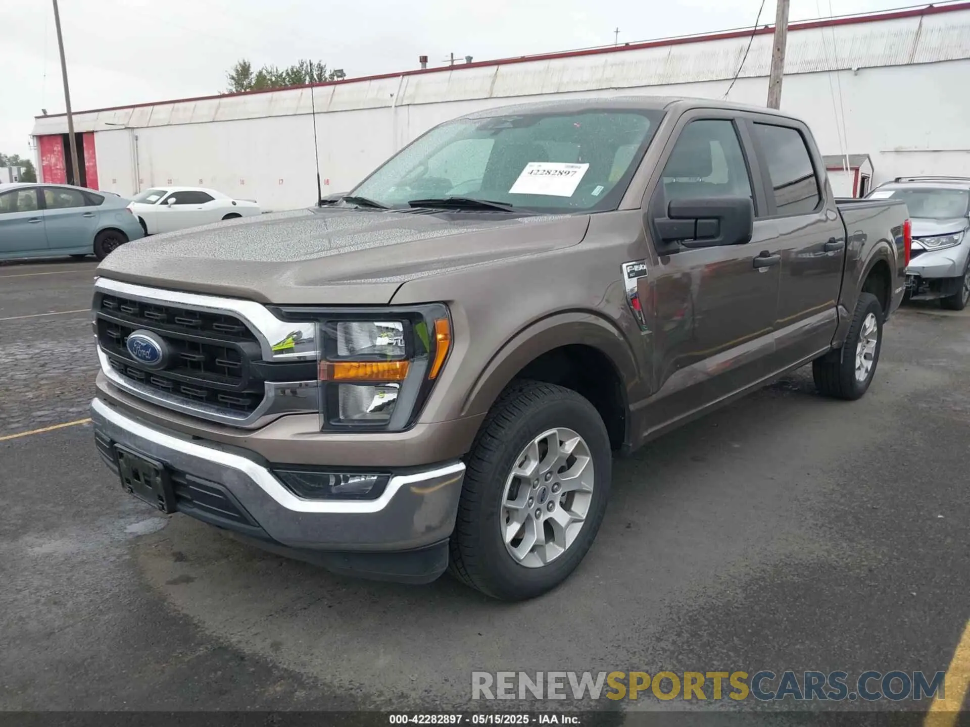 2 fotografías del automóvil dañado 1FTEW1C51PFB46321 FORD F-150 2023