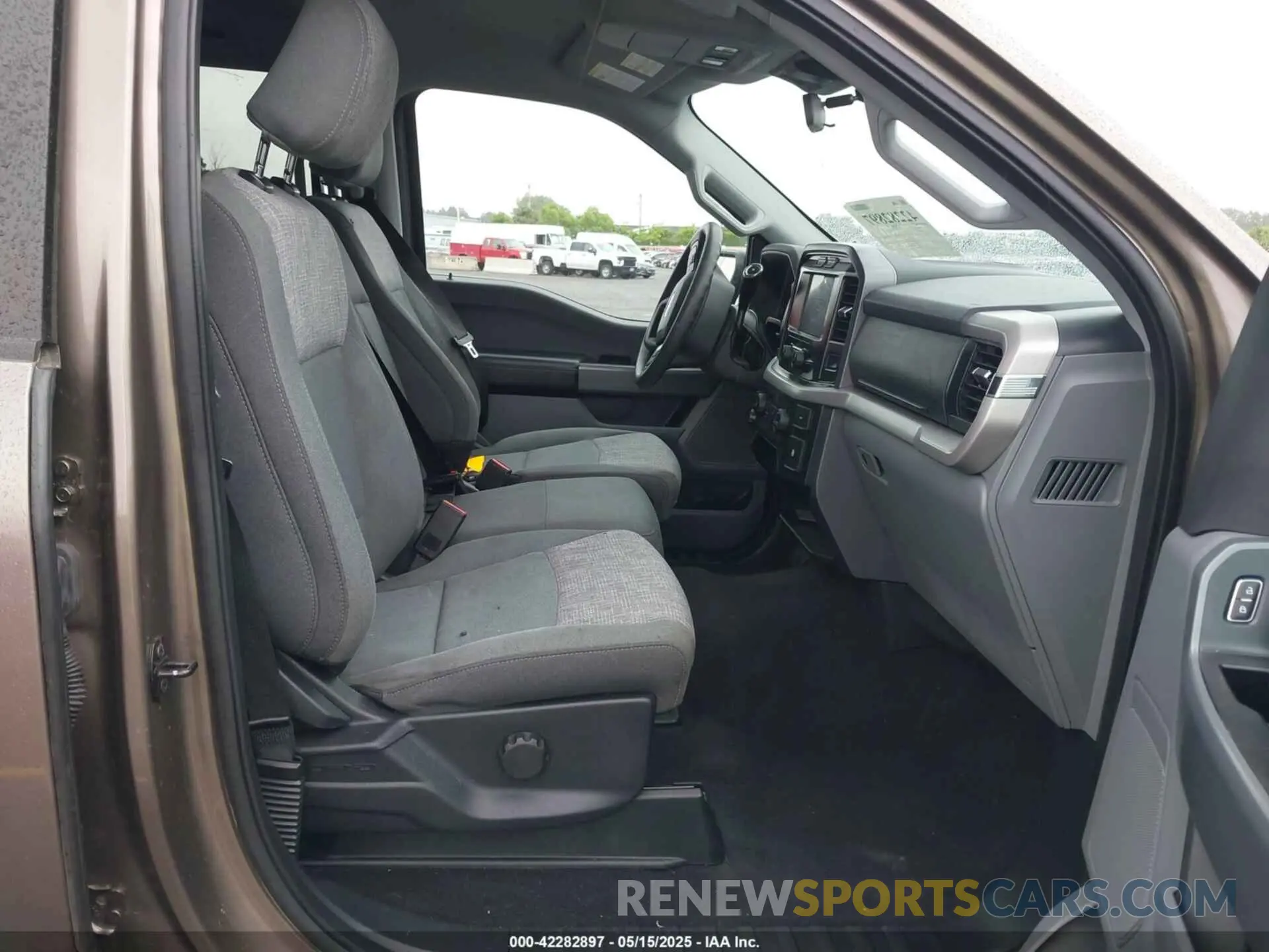5 fotografías del automóvil dañado 1FTEW1C51PFB46321 FORD F-150 2023