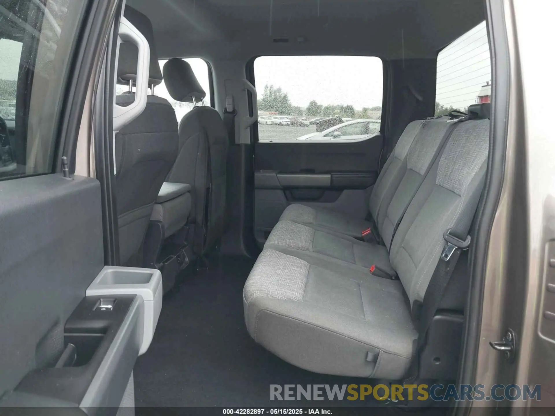 8 fotografías del automóvil dañado 1FTEW1C51PFB46321 FORD F-150 2023