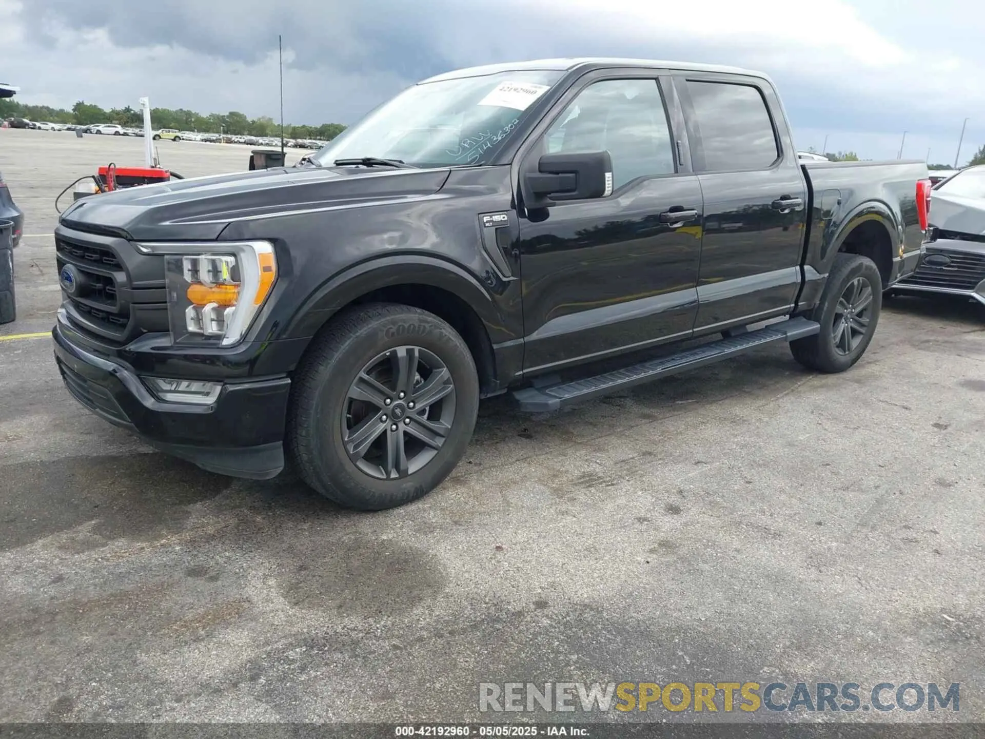 2 fotografías del automóvil dañado 1FTEW1C52PFA90311 FORD F-150 2023
