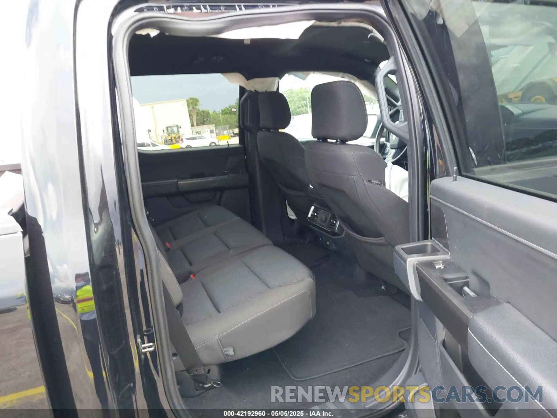 8 fotografías del automóvil dañado 1FTEW1C52PFA90311 FORD F-150 2023