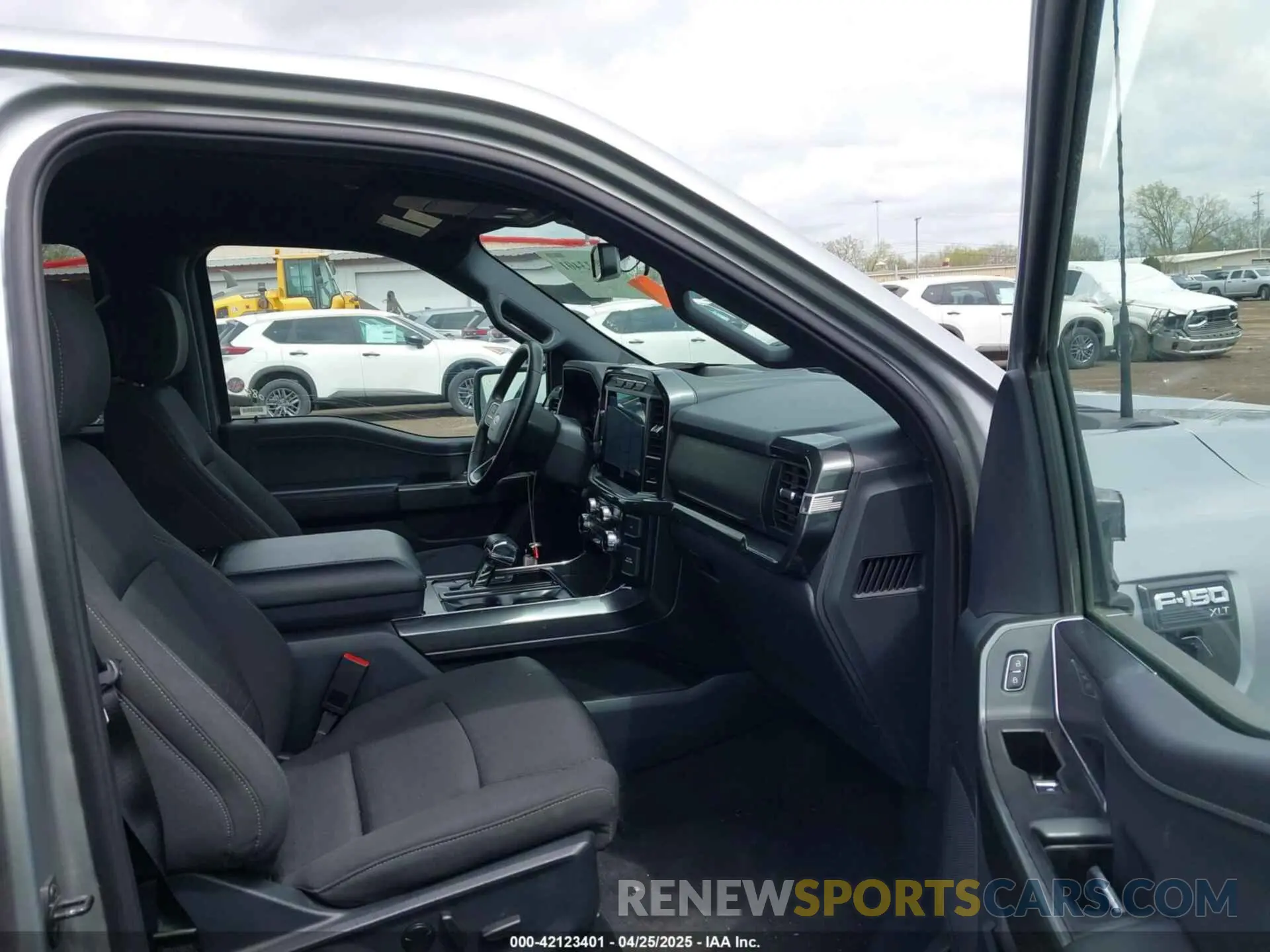 5 fotografías del automóvil dañado 1FTEW1C53PFC27546 FORD F-150 2023