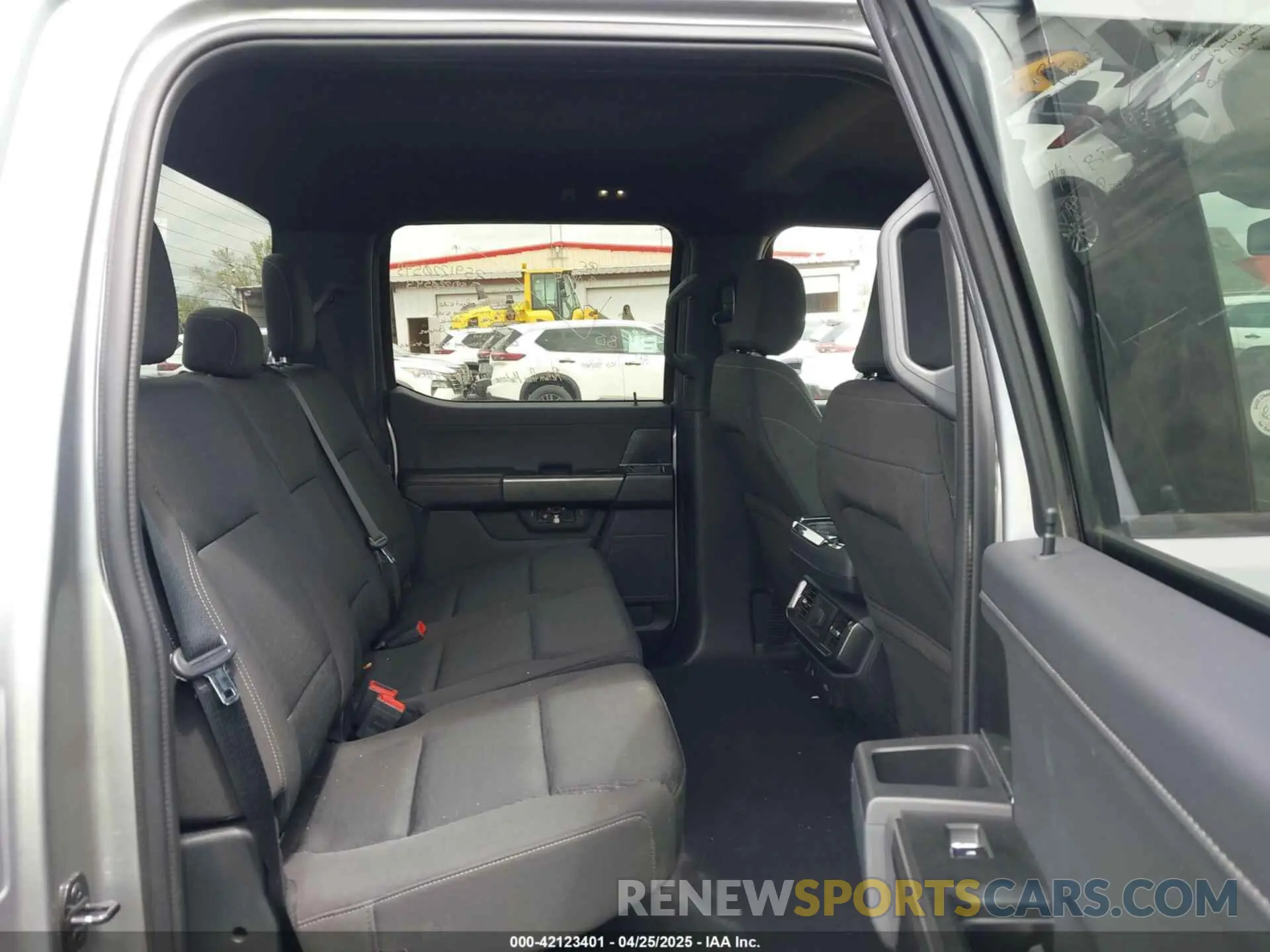 8 fotografías del automóvil dañado 1FTEW1C53PFC27546 FORD F-150 2023