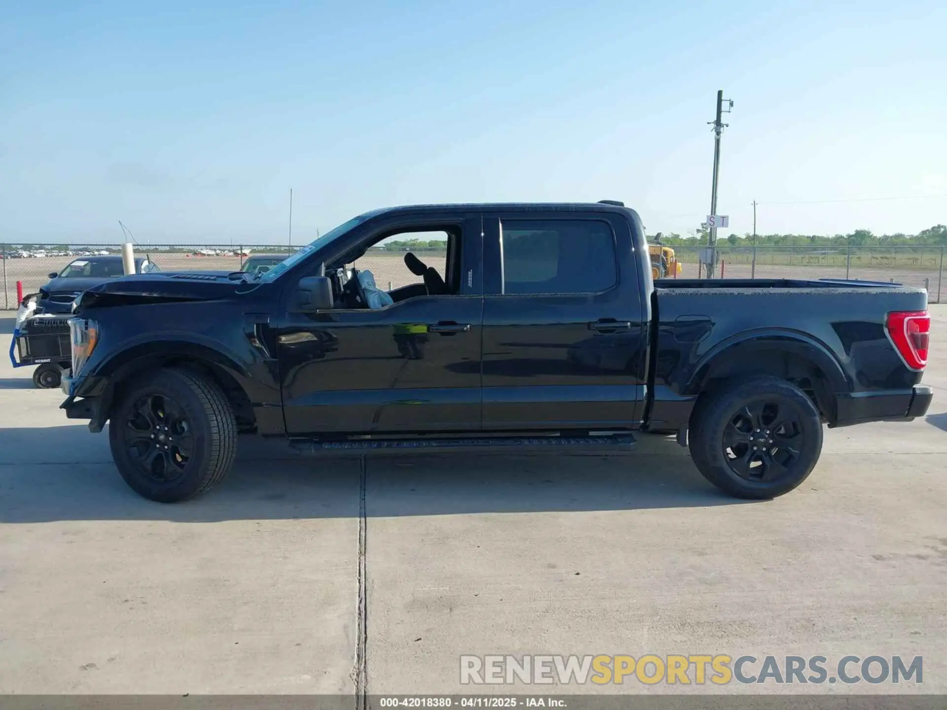 14 fotografías del automóvil dañado 1FTEW1C53PFC77282 FORD F-150 2023