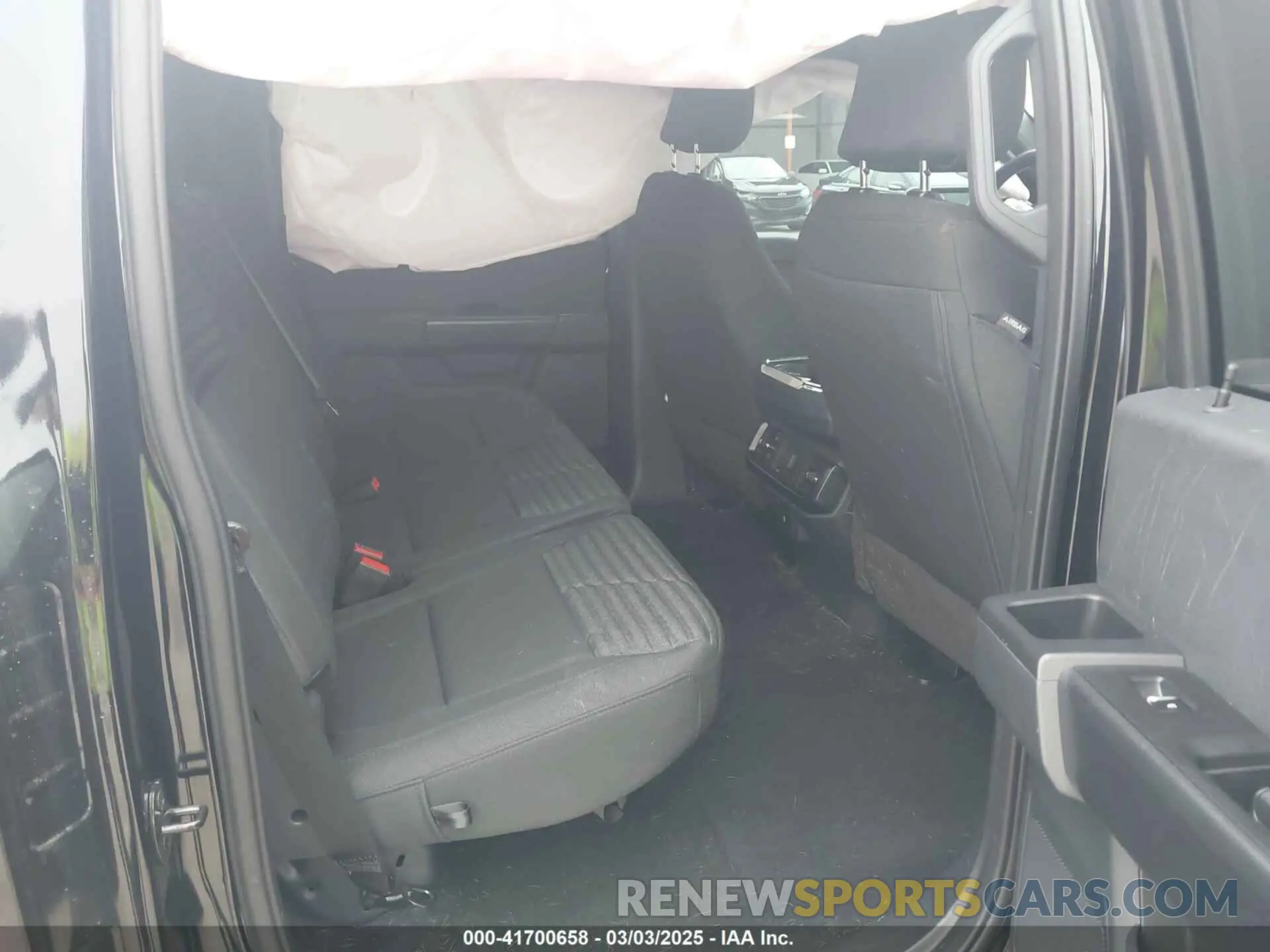 8 fotografías del automóvil dañado 1FTEW1C55PKD01184 FORD F-150 2023