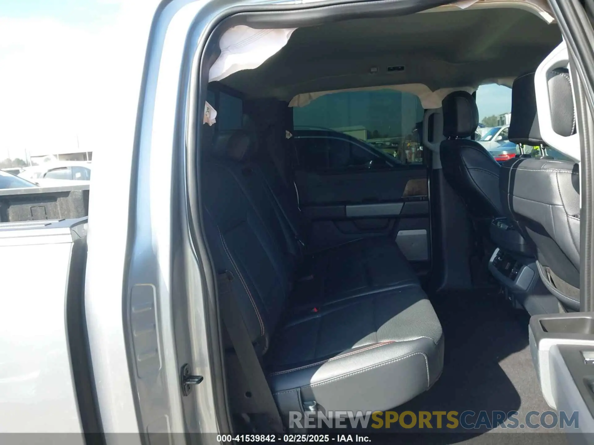 8 fotografías del automóvil dañado 1FTEW1C56PKD59319 FORD F-150 2023
