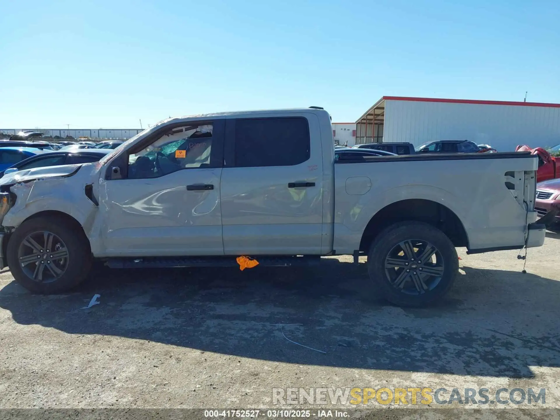 14 fotografías del automóvil dañado 1FTEW1C56PKE37212 FORD F-150 2023