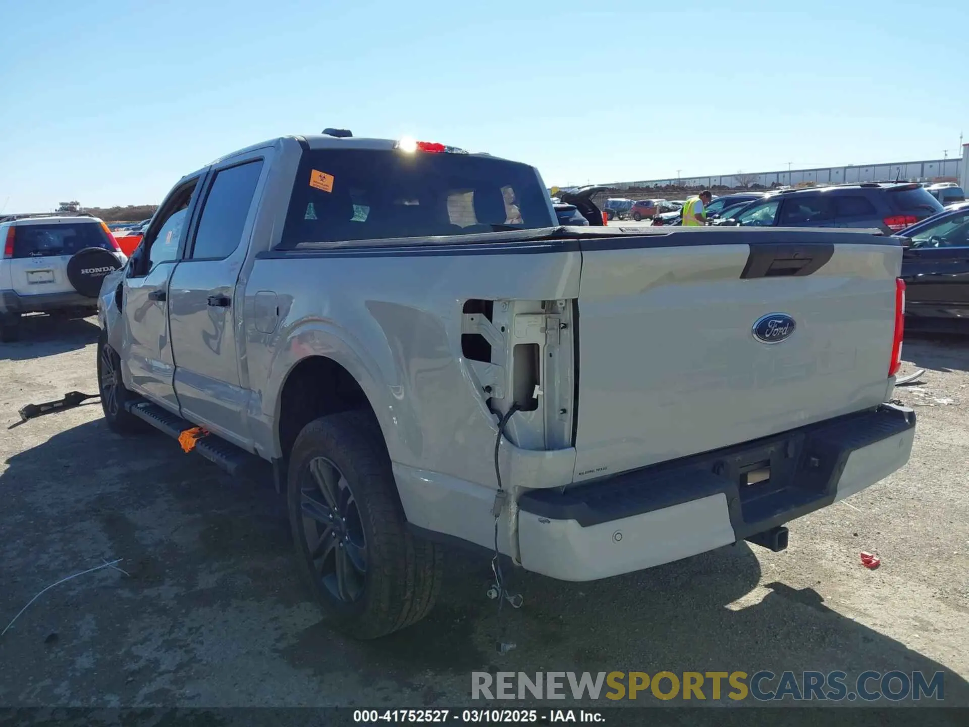 3 fotografías del automóvil dañado 1FTEW1C56PKE37212 FORD F-150 2023