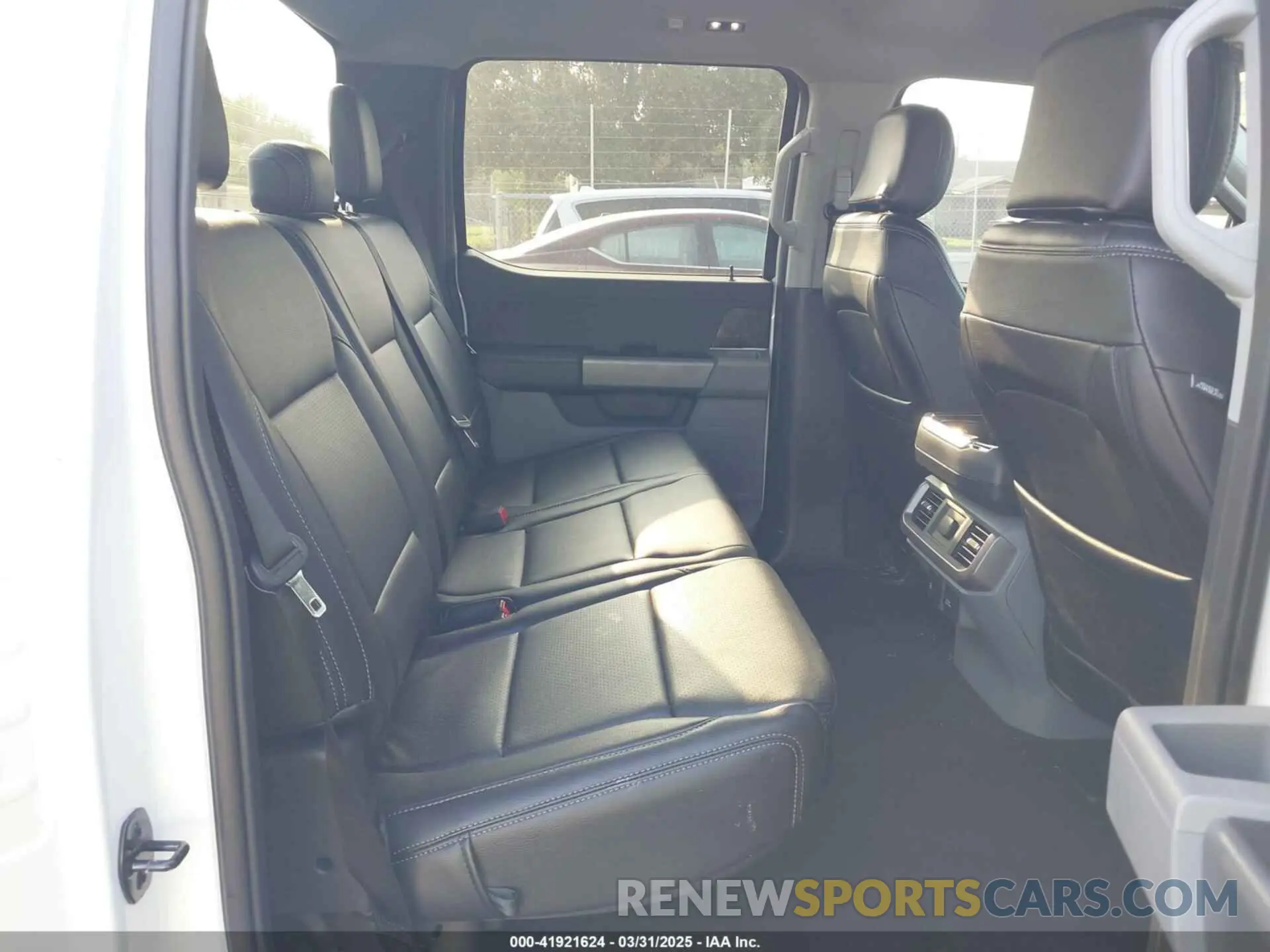8 fotografías del automóvil dañado 1FTEW1CP1PKF44623 FORD F-150 2023