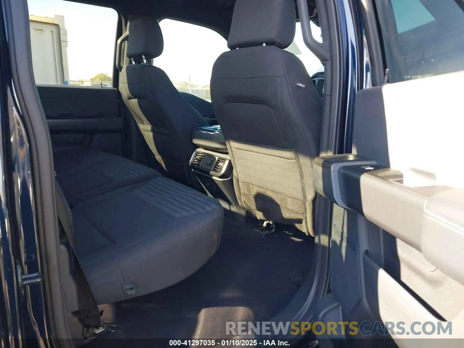 8 fotografías del automóvil dañado 1FTEW1CP4PKE62059 FORD F-150 2023