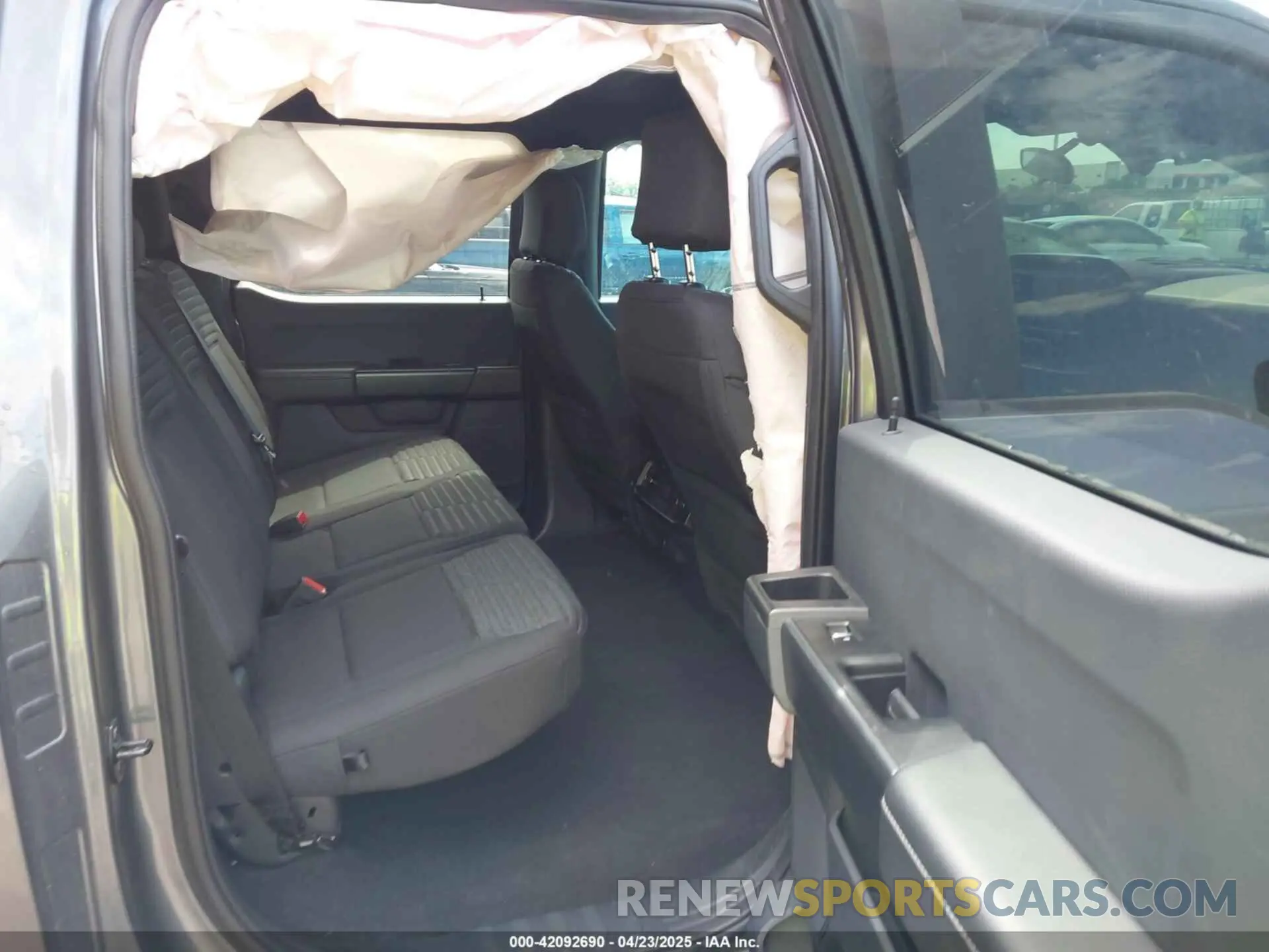 8 fotografías del automóvil dañado 1FTEW1CP8PKE92780 FORD F-150 2023