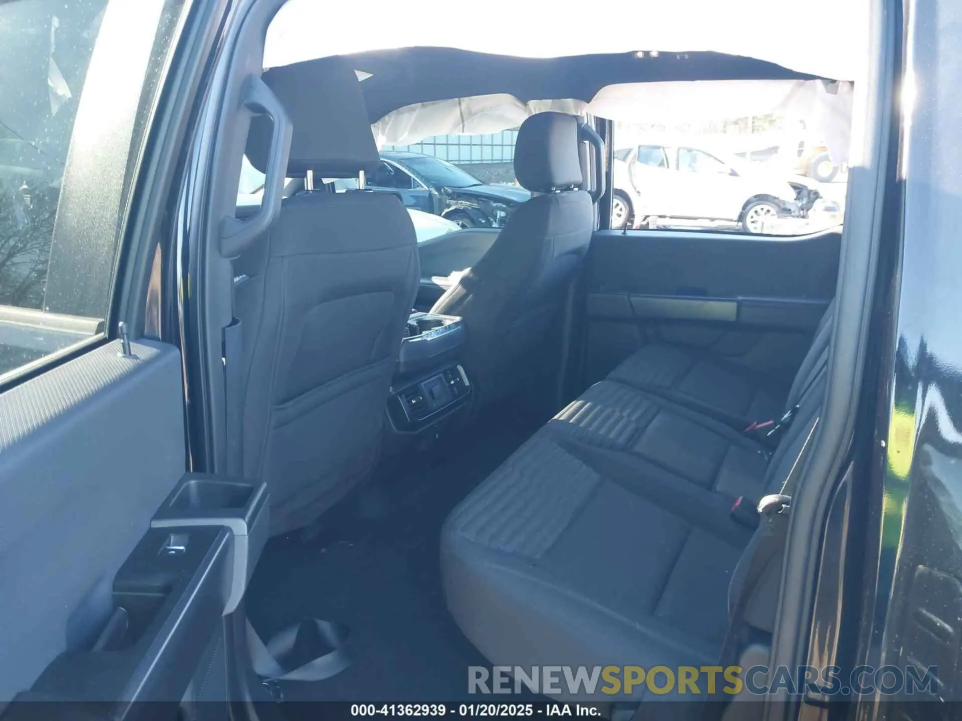 8 fotografías del automóvil dañado 1FTEW1CP8PKF89753 FORD F-150 2023