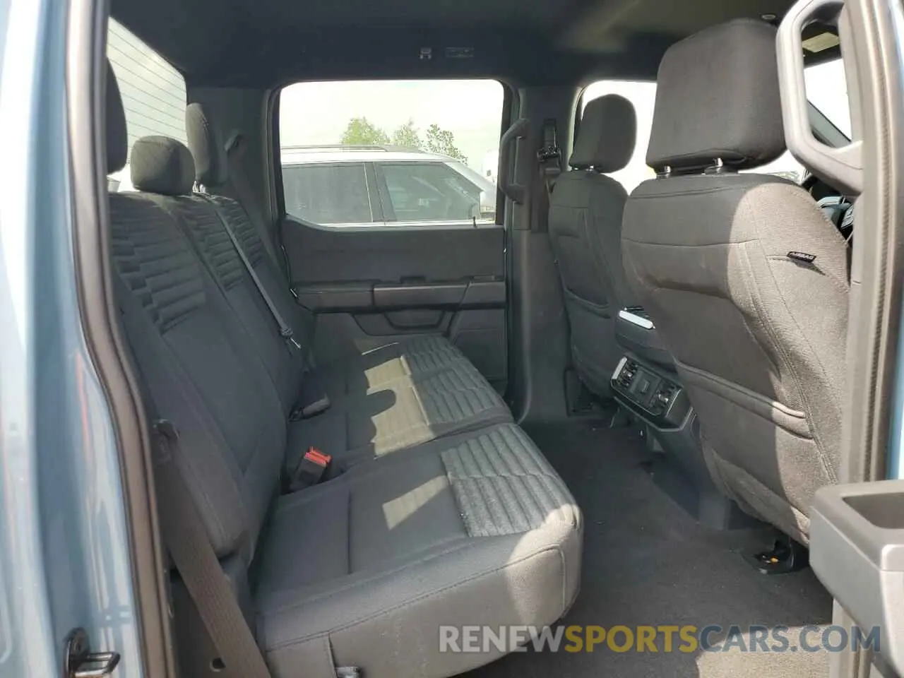 10 fotografías del automóvil dañado 1FTEW1CP9PKG07144 FORD F-150 2023