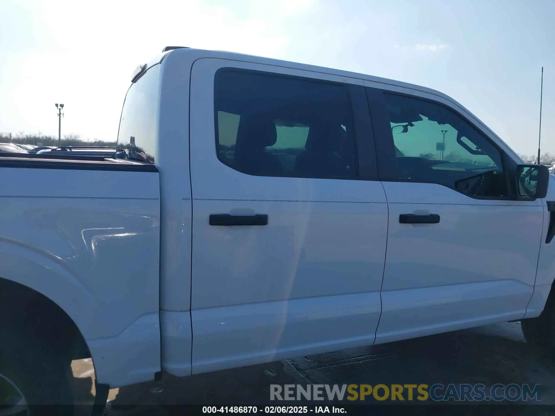 13 fotografías del automóvil dañado 1FTEW1CPXPKF87647 FORD F-150 2023