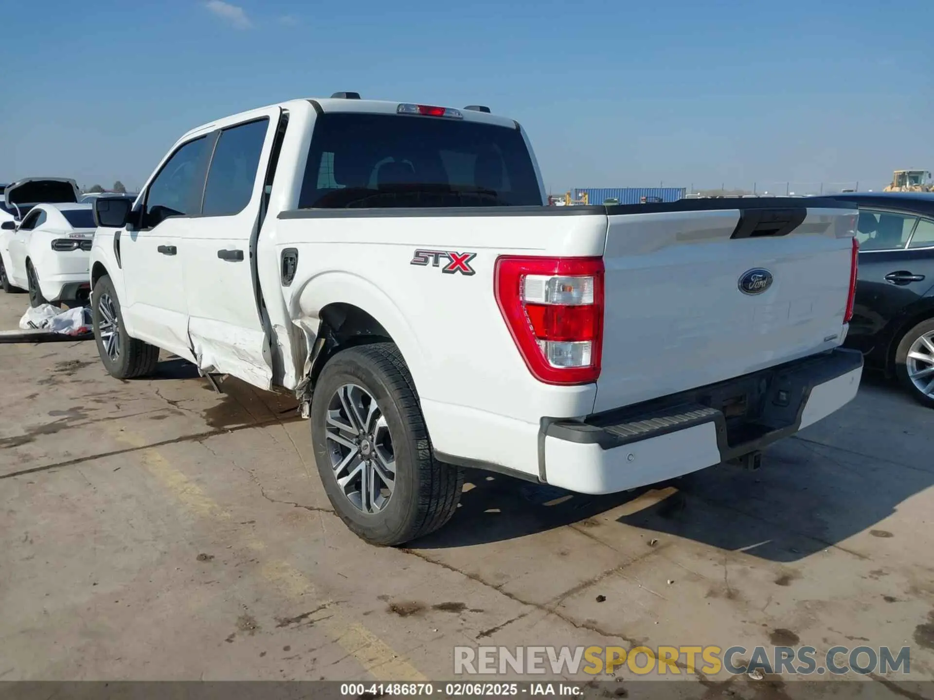 3 fotografías del automóvil dañado 1FTEW1CPXPKF87647 FORD F-150 2023