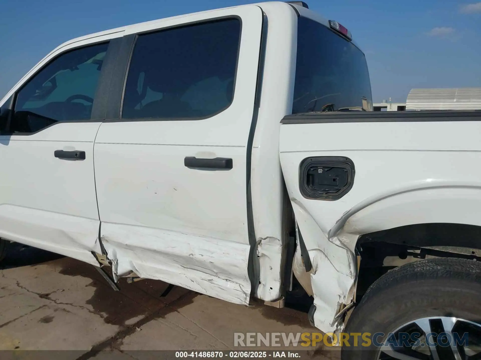6 fotografías del automóvil dañado 1FTEW1CPXPKF87647 FORD F-150 2023