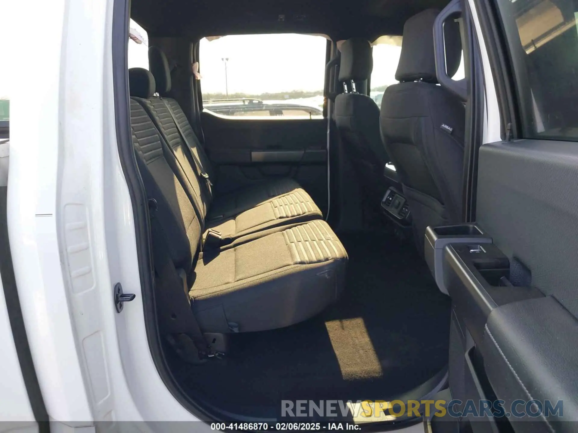8 fotografías del automóvil dañado 1FTEW1CPXPKF87647 FORD F-150 2023