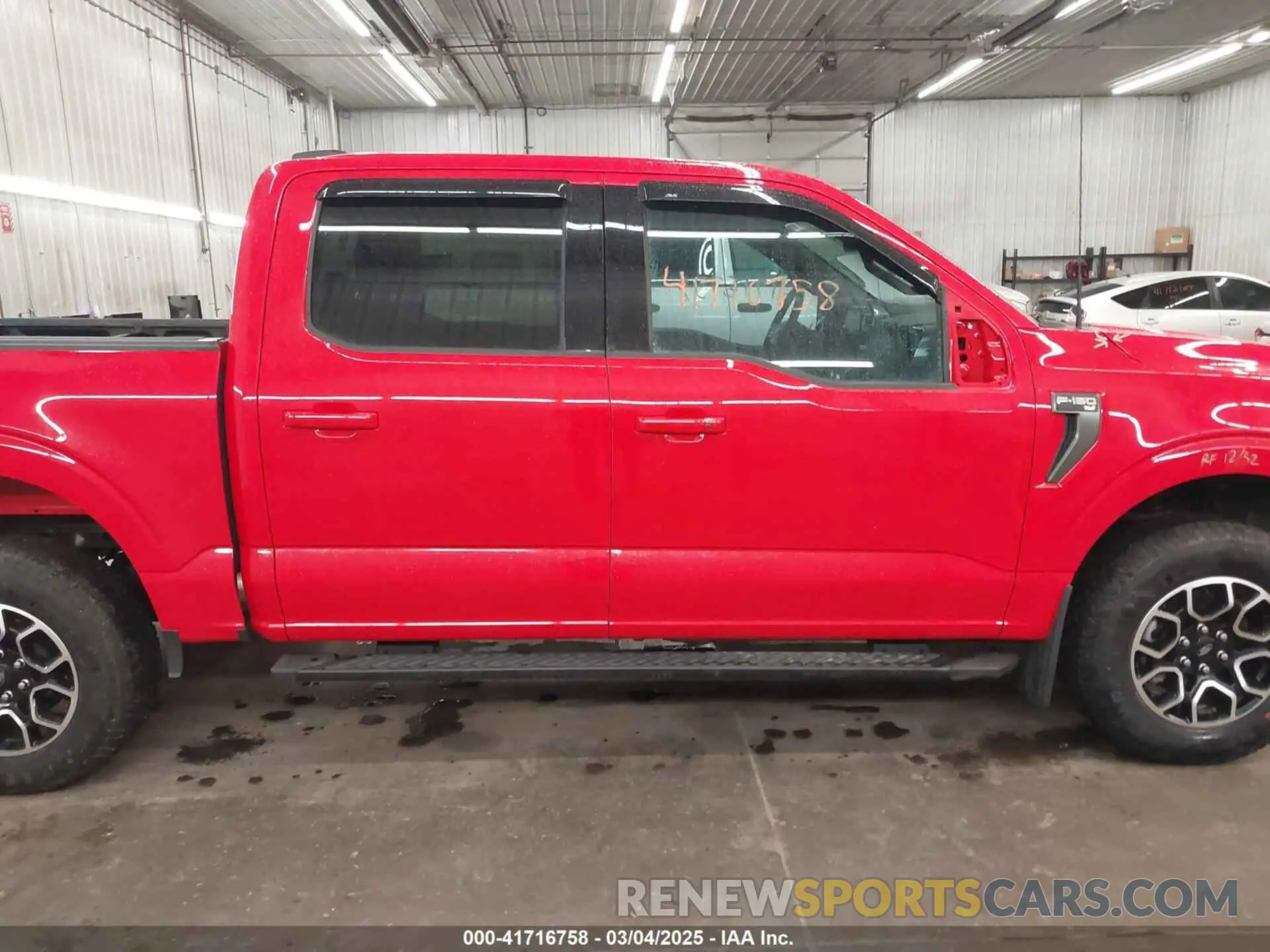 14 fotografías del automóvil dañado 1FTEW1EP1PKF53349 FORD F-150 2023