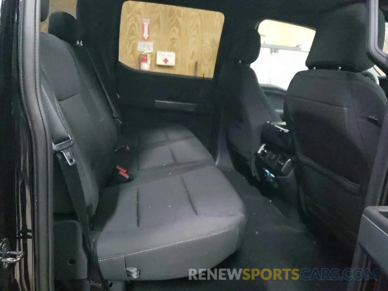 10 fotografías del automóvil dañado 1FTEW1EP5PKF95510 FORD F-150 2023