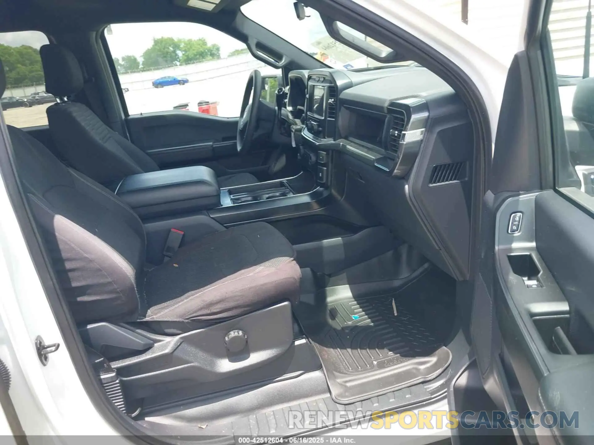 5 fotografías del automóvil dañado 1FTEW1EP7PKF38757 FORD F-150 2023