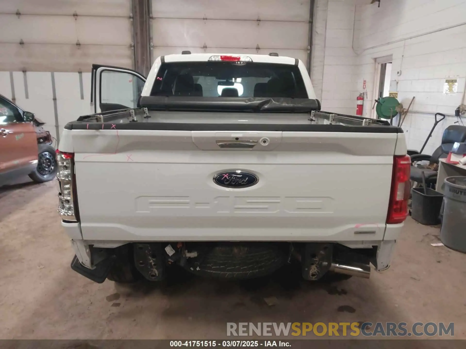 17 fotografías del automóvil dañado 1FTEW1EP8PFC03158 FORD F-150 2023