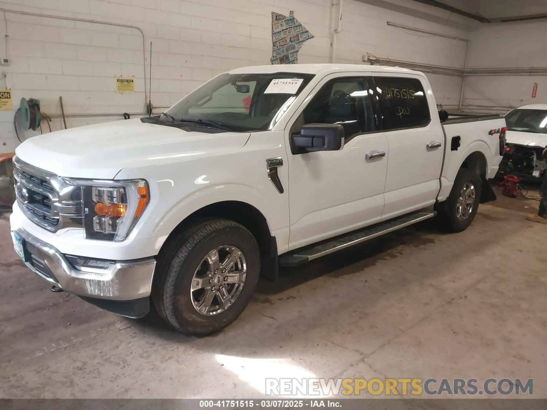 2 fotografías del automóvil dañado 1FTEW1EP8PFC03158 FORD F-150 2023