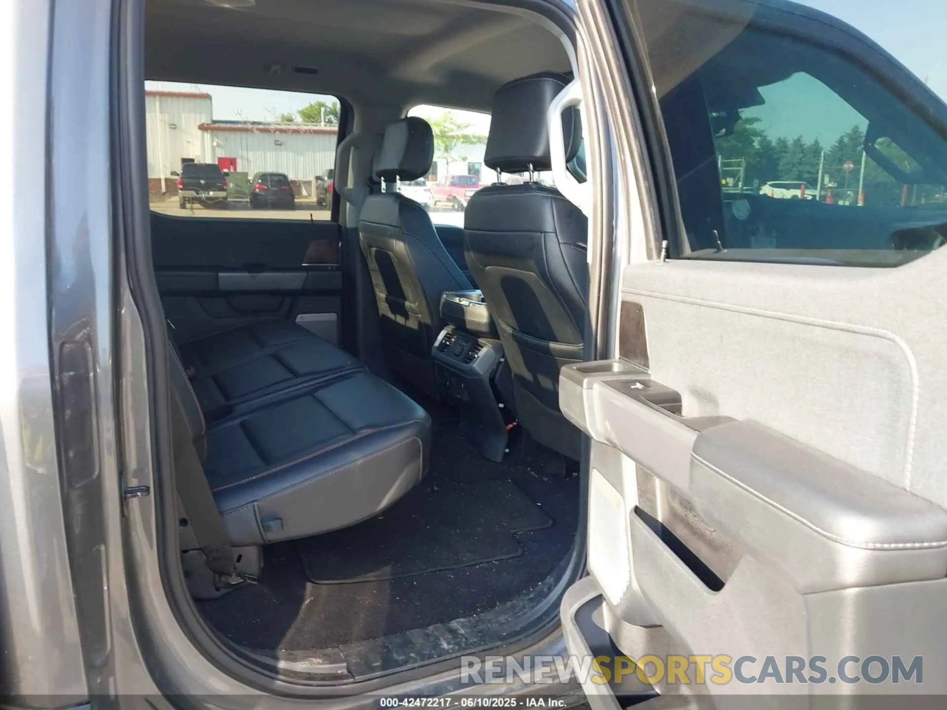 8 fotografías del automóvil dañado 1FTFW1E51PFB15653 FORD F-150 2023