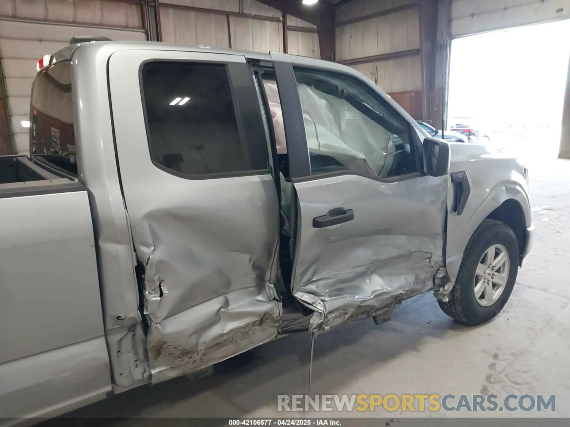 17 fotografías del automóvil dañado 1FTFX1E54PKD43389 FORD F-150 2023